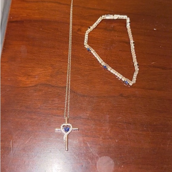 Necklace and bracelet set